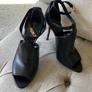 Burberry 4 inch black size 39.5